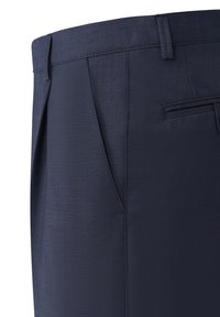 Navyblaue Hose aus einem strukturierten Stoff, mit flacher Front, Seitentaschen und einem Bund mit Gürtelschlaufen.