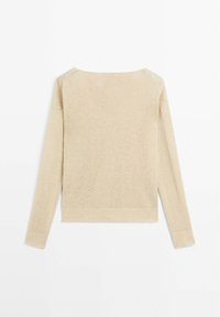 Beige gebreide trui met een ronde halslijn, lange mouwen en ribgebreide manchetten en zoom. Glad textuur met een eenvoudig ontwerp.