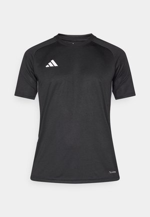 Czarna sportowa koszulka z krótkim rękawem wykonana z materiału odprowadzającego wilgoć. Posiada biały logo adidas oraz subtelne detale przeszyć, z okrągłym dekoltem.