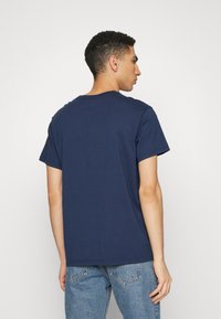 Levi's® RELAXED BABY TAB - Tricou basic - dress blues