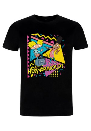 Černé bavlněné tričko s barevnou grafikou kreslených postaviček na geometrickém pozadí a nápisem "HEY ARNOLD!" v tučných písmenách.