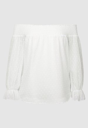 Blouse blanche à épaule dénudée avec un motif en points texturé, encolure élastiquée et poignets de manches bouffantes. Tissu léger.