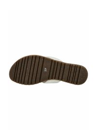 Semelle d'une chaussure, en matière caoutchoutée marron texturée avec des rainures et des crêtes, offrant adhérence et stabilité. Partie supérieure de couleur claire visible.