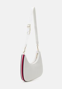 Tommy Hilfiger ESSENTIAL CROSSOVER CORP - Handtasche - ecru