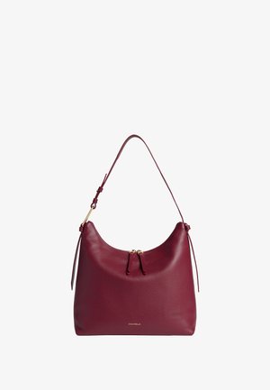 Borsa a tracolla in pelle bordeaux con una superficie liscia, di forma semicircolare, con tracolla regolabile e chiusura con cerniera dorata.
