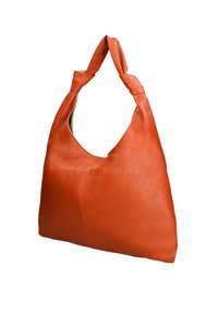 Sac hobo en cuir orange avec une anse nouée et une texture douce. Dispose d'une grande ouverture et d'une silhouette arrondie.