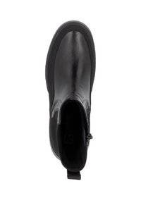 Bottine noire à tête arrondie avec une tige en cuir lisse, un panneau texturé contrastant, et une fermeture éclair sur le côté. Doublure douce et semelle durable.