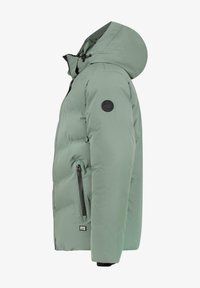 Pufferjack in lichtgroen, met een capuchon, zwarte ritszak en een ronde zwarte logopatch op de linker mouw. Gladde textuur.