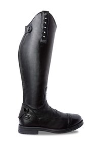 Botas de montar de cuero negro con un caña alta, parte delantera con cordones, detalles de cuero texturizado, tachuelas decorativas y una suela baja de goma.