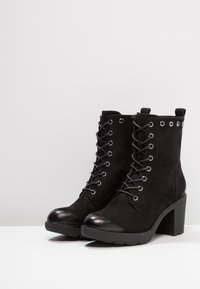 s.Oliver Platform-nilkkurit - black
