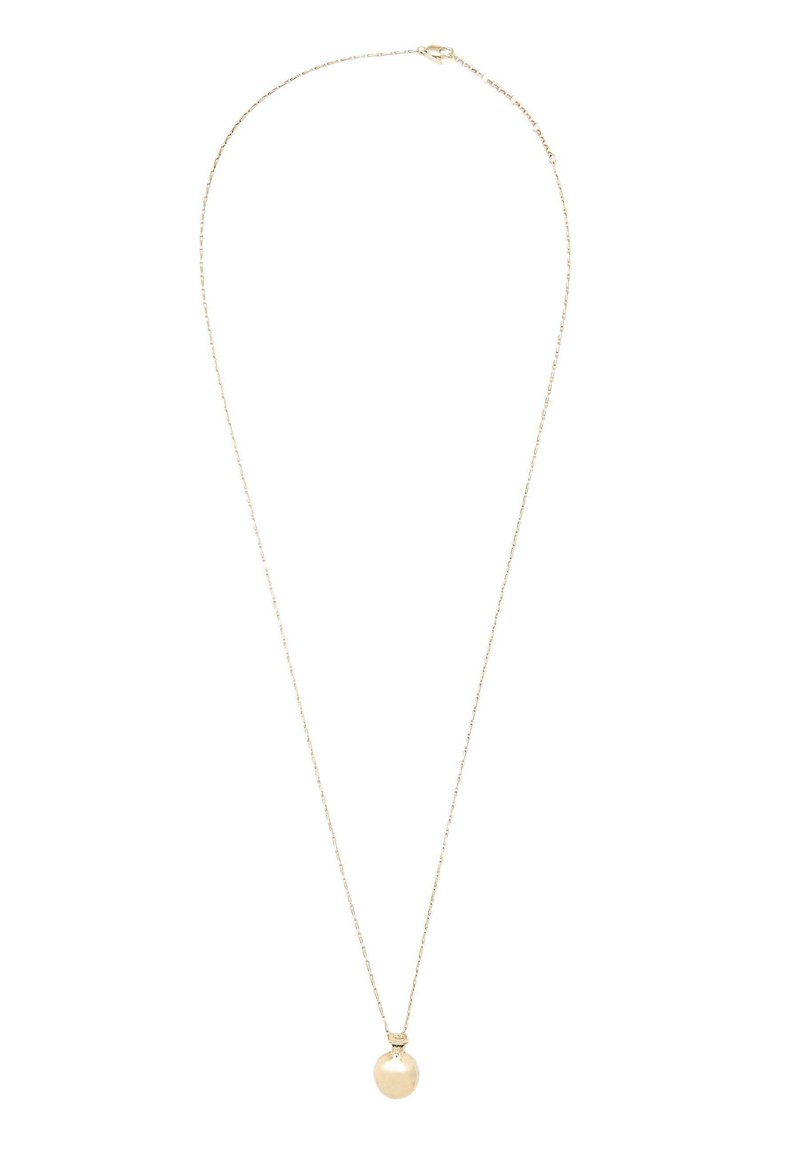 Gouden halsketting met een fijne ketting en een ronde hanger. De hanger is glad en gepolijst, met een subtiele glans.