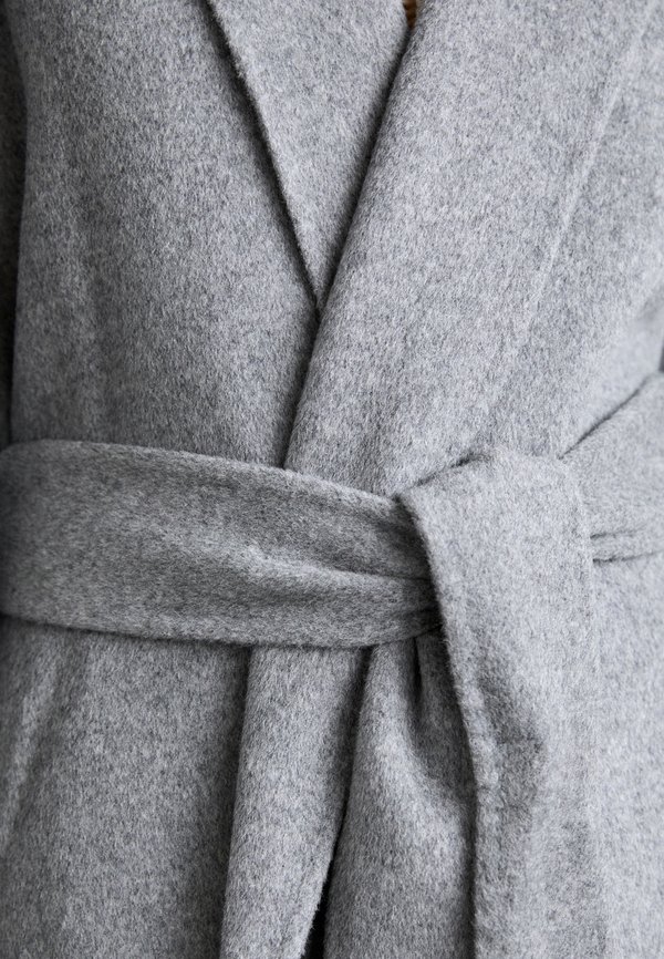 ESSENTIALS TRULLEM - Classic coat4