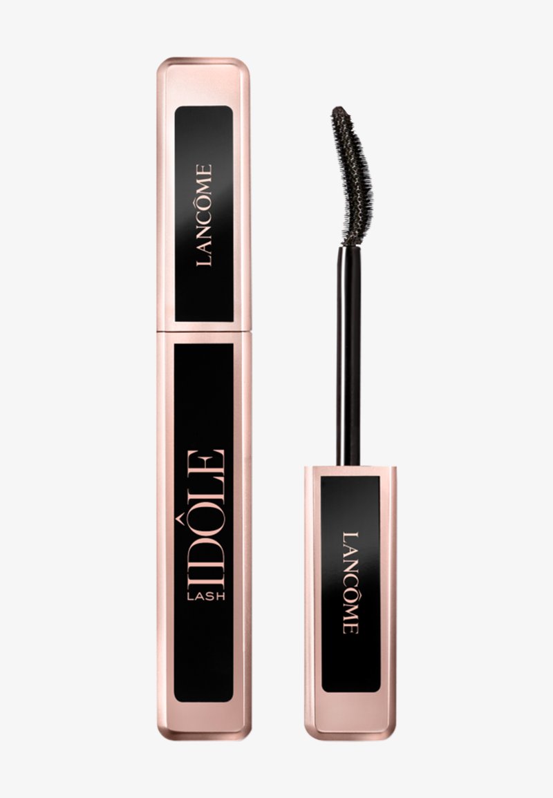 Tubes de mascara Lancôme Idôle Lash roses fermés et ouverts, le tube ouvert montrant une brosse de mascara noire incurvée avec des poils.