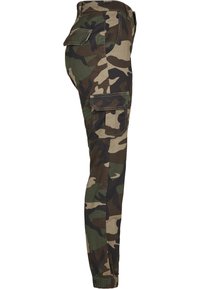 Urban Classics LADIES HIGH WAIST CAMO CARGO PANTS - Reisitaskuhousut - woodcamo