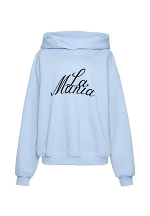 Hanorac bleu deschis cu mâneci lungi și text cursiv negru "La Mania" centrat pe partea din față.