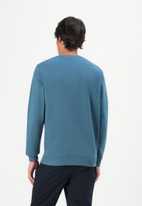 Lyle & Scott CREW NECK - Mikina - deep water