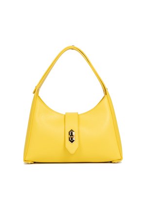 Borsa a mano gialla in pelle con forma strutturata, manico arrotondato e dettaglio della chiusura lucida nera e dorata. La finitura testurizzata ne esalta la qualità tattile.