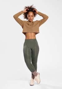 Hummel HMLLEGACY CROPPED  - Sweat à capuche - tigers eye