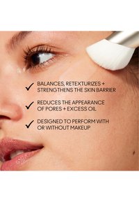 MAC HYPER REAL SERUMIZER - Sérum