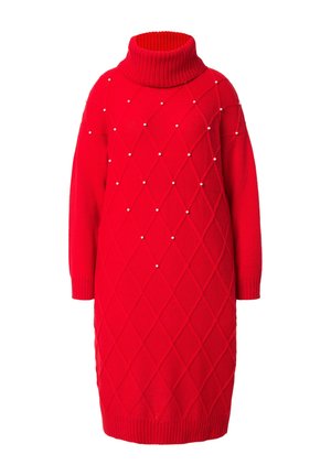 Rotes Strickkleid mit Rollkragen, das mit Diamantmustern und gleichmäßig verteilten kleinen weißen Perlen auf der Vorderseite versehen ist. Lange Ärmel, gerippte Bündchen.