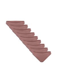 Tien mauve-kleurige dames bikini-stijl katoenen ondergoed netjes gestapeld in een diagonale opstelling op een witte achtergrond.