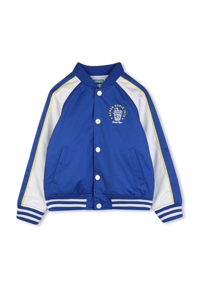 Blauwe bomberjack met witte mouwen en gele streepaccenten. Voorzien van een knoopsluiting aan de voorkant, geribbelde manchetten en een geborduurd logodetail.