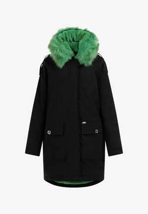 Zwarte parka met een groen nepbont gevoerde capuchon, voorzien van twee voorkeulen en een rechte snit. De binnenvoering is pluche en felgroen.