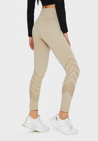 SQUATPROOF RUNNER SEAMLESS HIGH WAISTED  - Tajice - beige