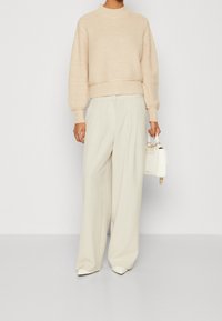 Vero Moda Petite Stickad tröja - off-white