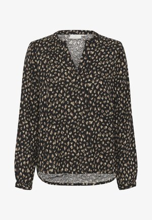 Czarna bluzka z nadrukiem w panterkę w beżowych i brązowych odcieniach. Ma długie rękawy, dekolt w serek oraz zaokrąglony dół. Lekki materiał.