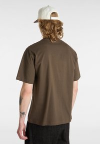 Vans BROMEO - T-shirt print - dark brown
