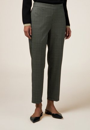 Pantaloni tailored a quadri in verde scuro e bianco, caratterizzati da una linea dritta, orlo alla caviglia e due tasche laterali.