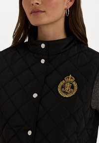 Lauren Ralph Lauren CREST PATCH QUILTED MOCKNECK VEST - Väst - black/black