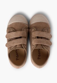 Chaussures en velours côtelé tan avec embouts en caoutchouc et bandes auto-agrippantes. L'intérieur présente une doublure beige clair avec le marquage "Pisamonas".