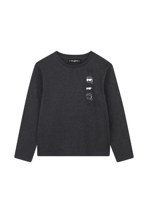 T-shirt à manches longues gris foncé en tissu doux avec des motifs graphiques blancs de visages avec des accessoires sur le devant. Encolure ronde et coupe décontractée.