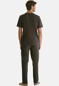Next REGULAR FIT - EDIT TEXTURED SET - Pizsama szett - brown