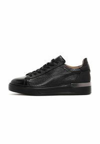 Unselected, black