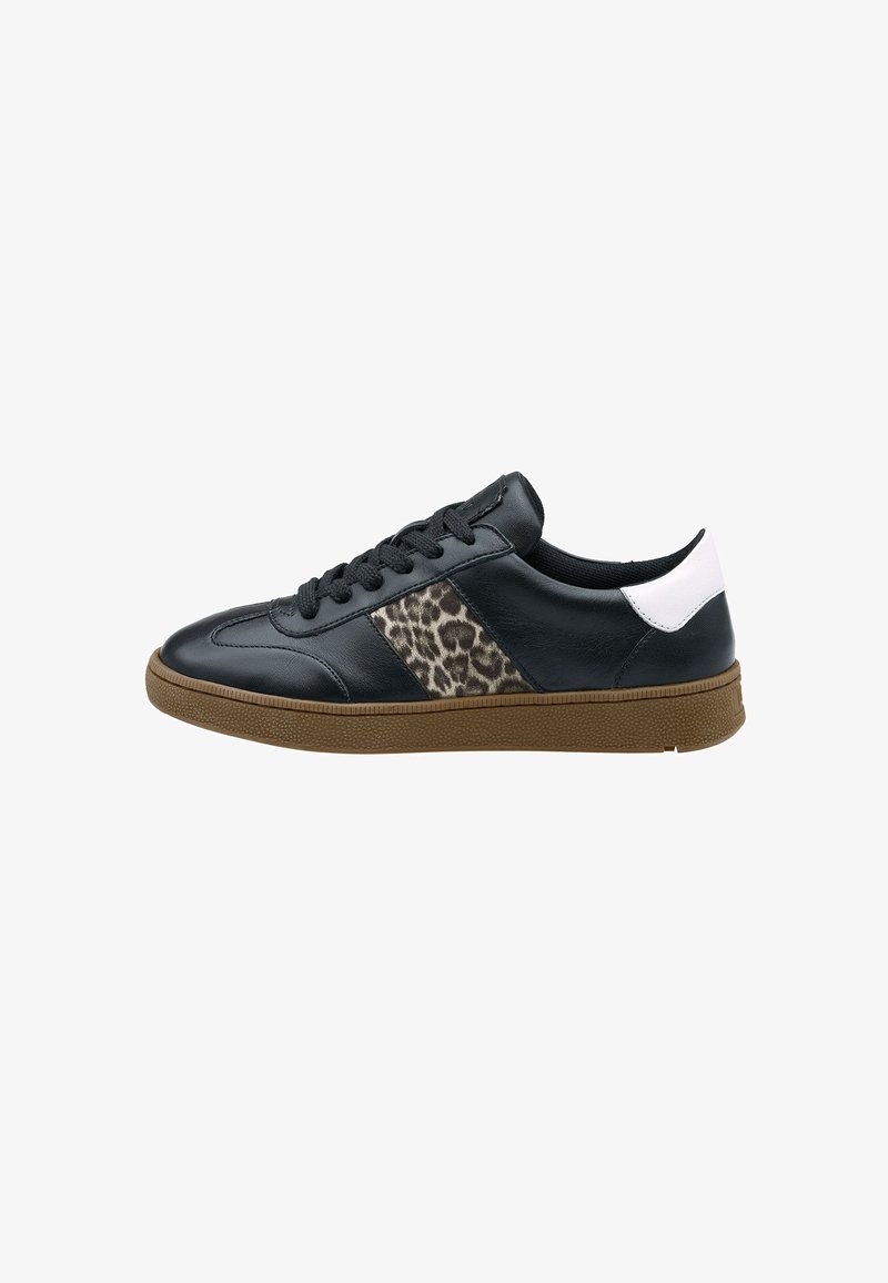 Schwarze Ledersneaker mit Leopardenmuster-Streifen, weißen Fersenelementen und strukturierter brauner Gummisohle. Schnürdesign mit runder Zehenpartie.