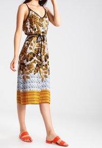 River Island Vapaa-ajan mekko - yellow