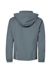 Giacca impermeabile grigia con cappuccio, polsini elasticizzati, tasche laterali e dettagli riflettenti all'orlo e nelle cuciture. Texture liscia e opaca.
