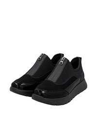 Bottines noires à enfiler avec un orteil en cuir verni brillant, des côtés en daim et un design à fermeture éclair à l'avant. Semelle rembourrée pour le confort.