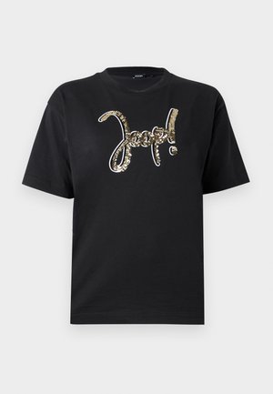 Μαύρο βαμβακερό μπλουζάκι με μεγάλο μεταλλικό χρυσό λογότυπο από παγιέτες. Κοντά μανίκια και κλασικός στρογγυλός λαιμός. Απλός, καθαρός σχεδιασμός.