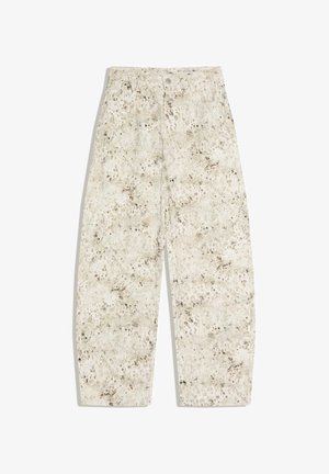 Vysoký pás rovné nohavice s béžovo-hnedým škvrnitým vzorom, predné gombíky, pútka na opasok a bočné vrecká.