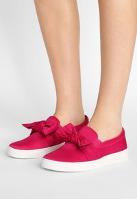 MICHAEL Michael Kors Slip-ins - pink