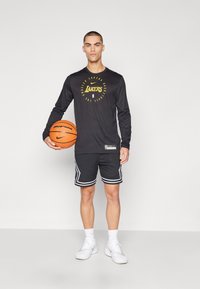 Nike Performance NBA LOS ANGELES LAKERS PRACTICE LONG SLEEVE - Klubové oblečenie - black
