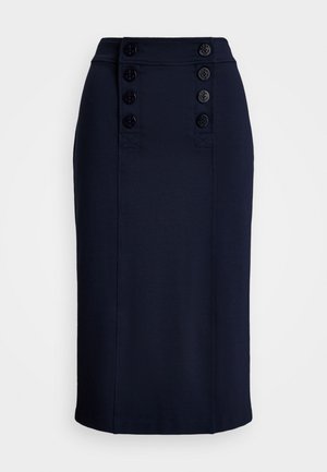 Laivastonsininen kynähame, joka on valmistettu joustavasta kankaasta. Hameessa on kuusi koristeellista nappia edessä ja pystysaumat muodon määrittämiseksi.