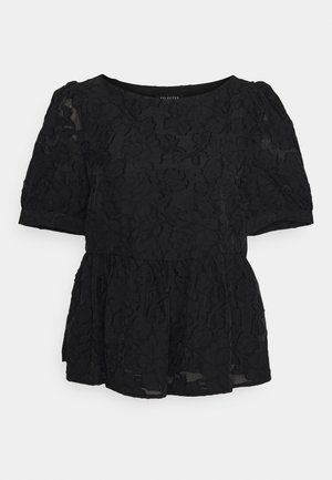 Mustat lyhythihaiset paita, jossa on kukkainen pitsikerros, pyöreä pääntie ja kellotettu peplum-siluetti. Pehmeä koostumus, jossa on läpikuultavat puffihihat.