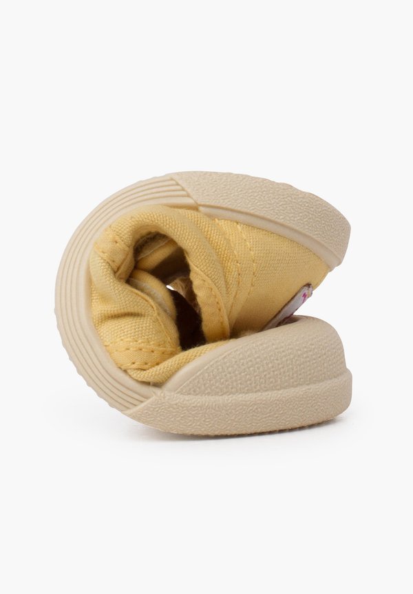 PUNTERA BAREFOOT CIERRE ADHERENTE – Lauflernschuh – mostaza