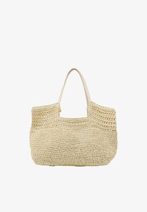 Bolso tote tejido de paja color beige con apertura superior y dos asas de color claro.