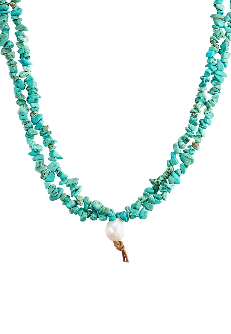 Türkiissinine kildikett, millel on tekstureeritud kivid ja keskel valgest pärlist ripats, kinnitatud pruunist nöörist.